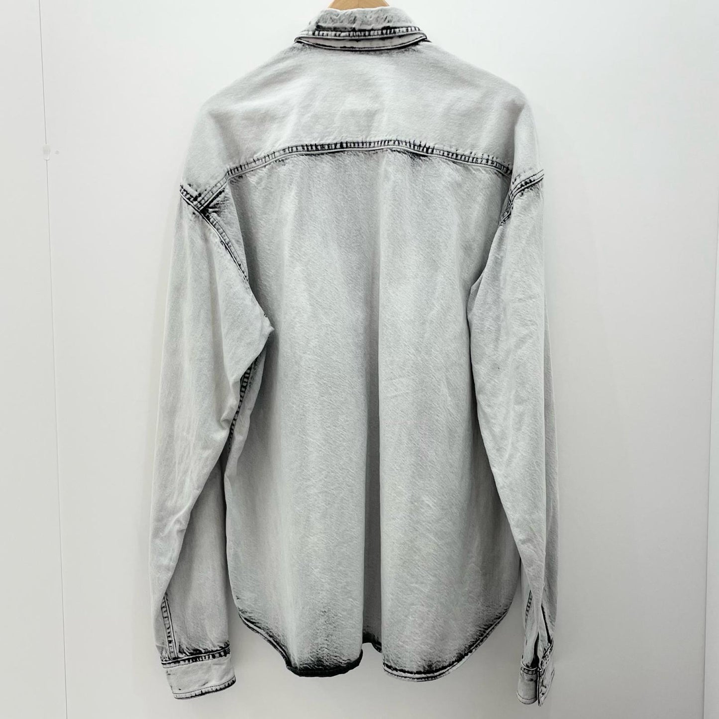 【中古】JOHN LAWRENCE SULLIVAN | ジョンローレンスサリバン Bleached denim oversized shirt デニムジャケット 3A001-0224-32 グレー サイズ：46【尾張小牧店】