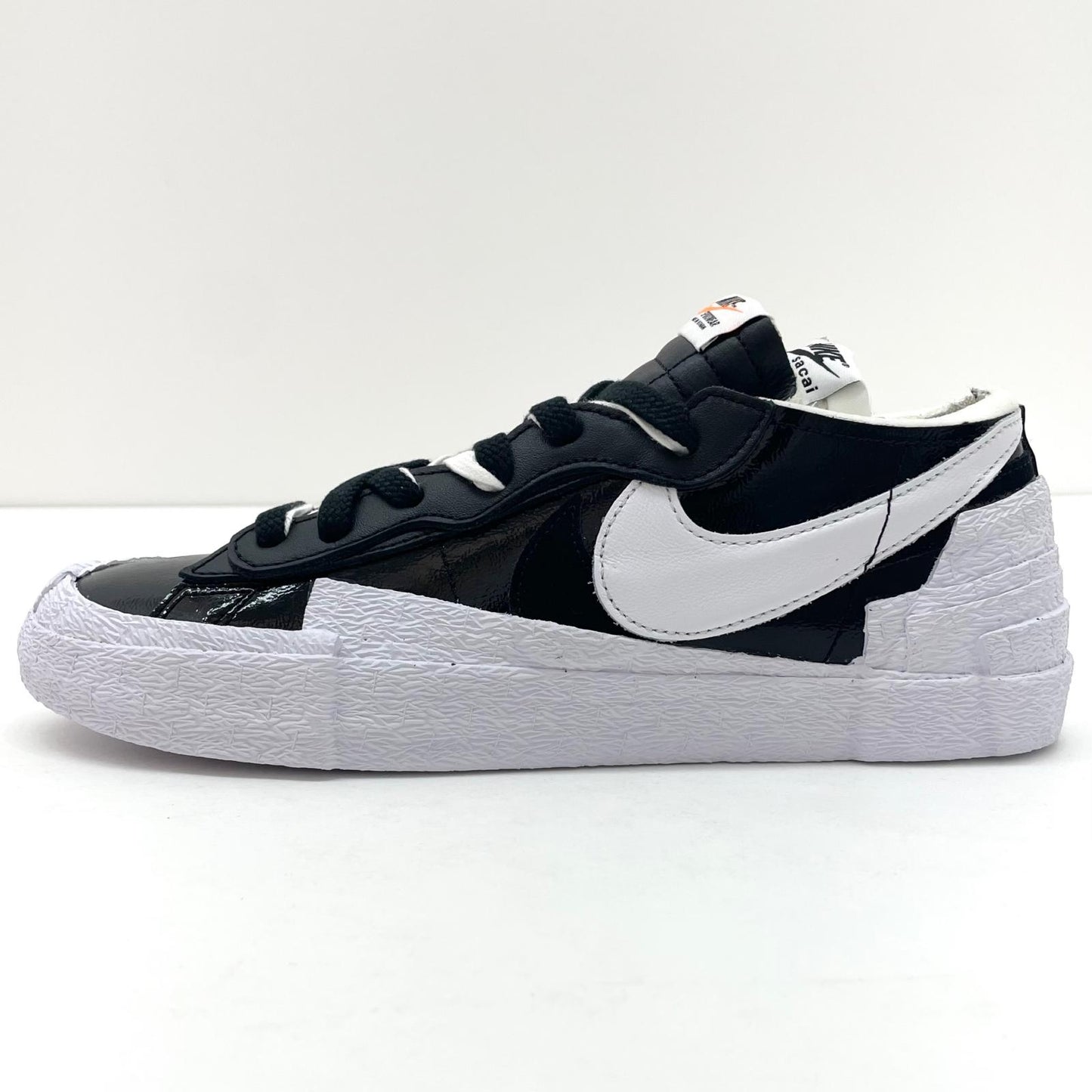 【中古】NIKE×sacai | ナイキ×サカイ Blazer Low Black Patent Leather/ナイキ ブレーザー ロー ブラック パテント レザー スニーカー 靴　DM6443-001 ブラック×ホワイト 27cm【尾張小牧店】