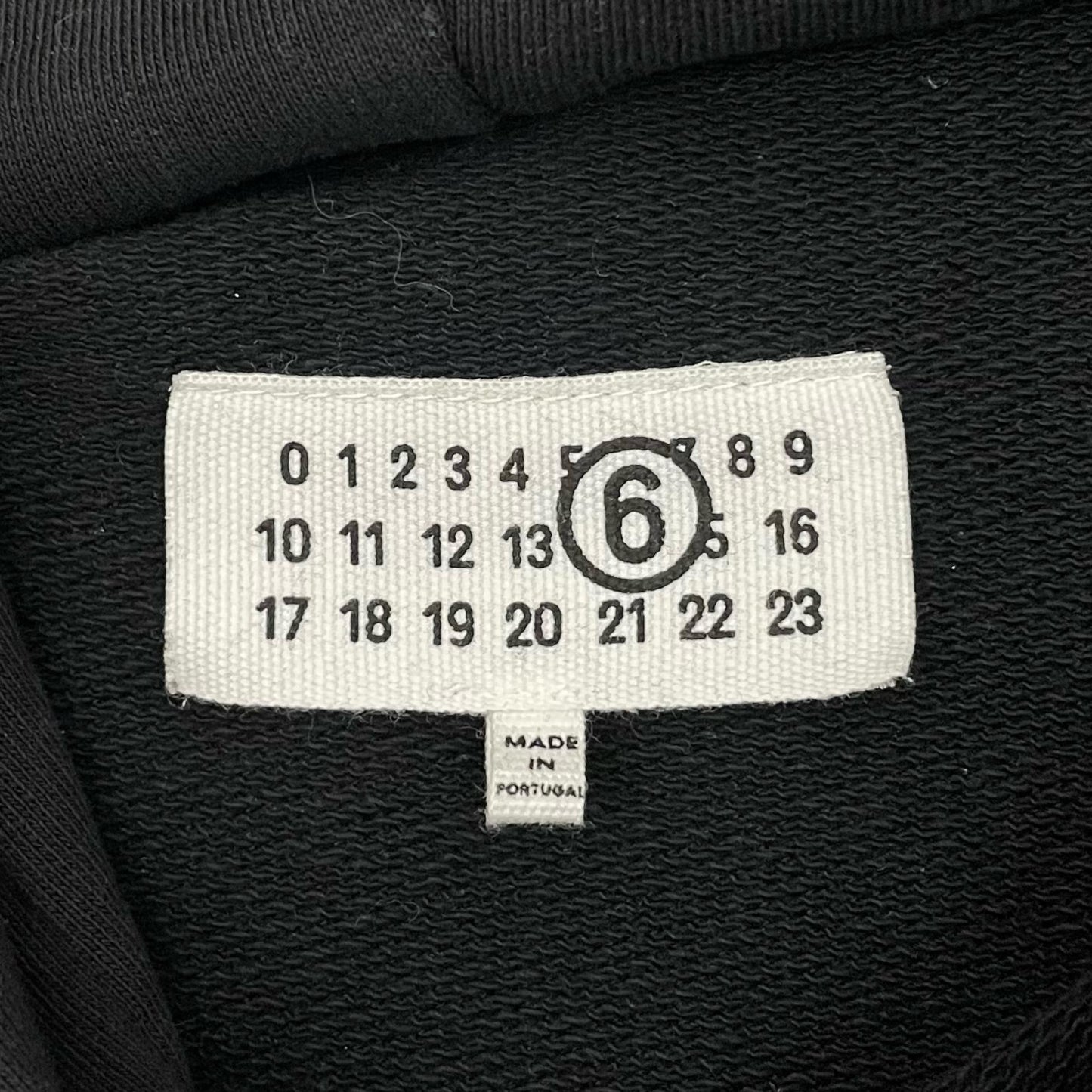 Maison Margiela | メゾンマルジェラ MM6 HOODIE パーカー SH0GU0035 M25025 ブラック サイズ：L【尾張小牧店】