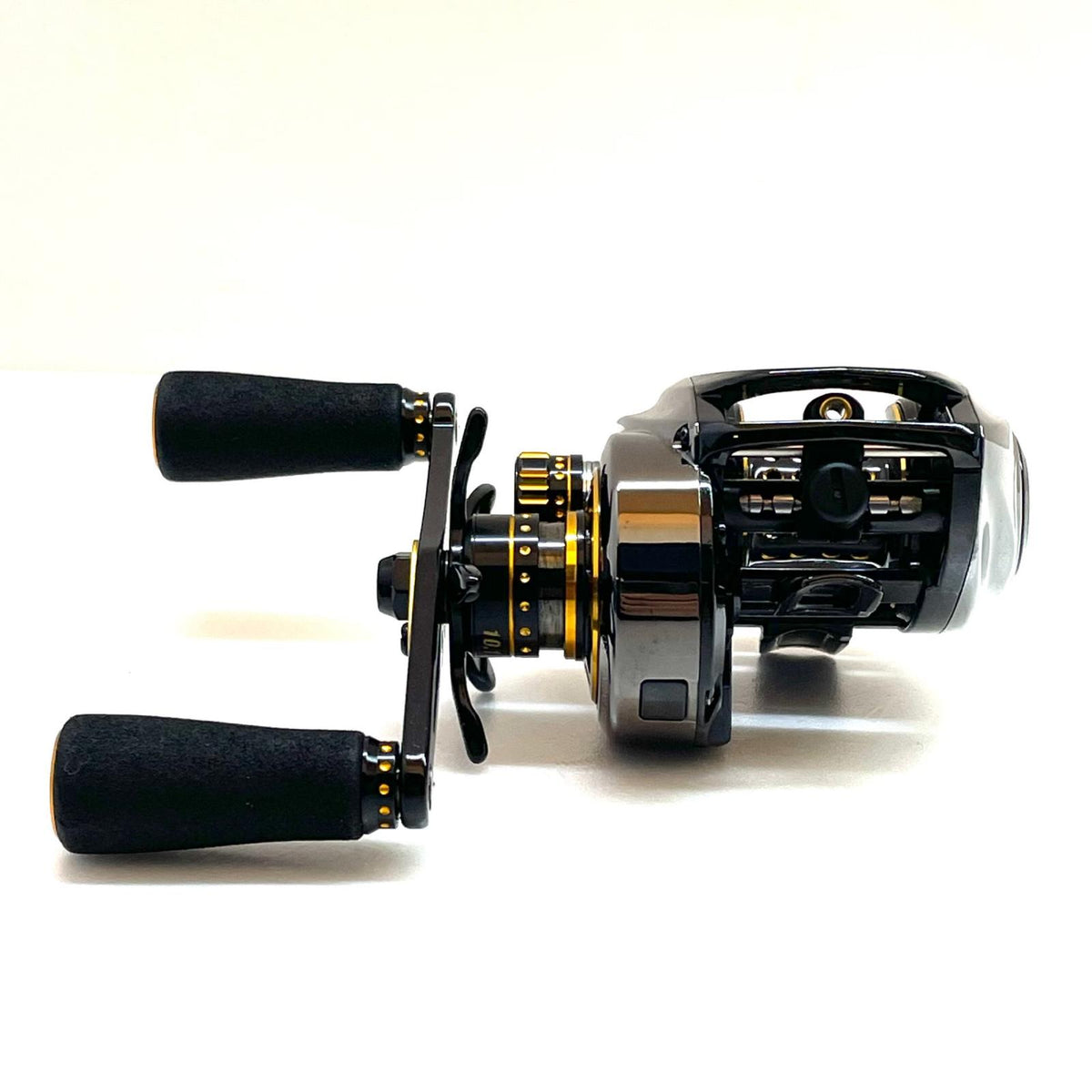 【フィッシング/釣り/釣具/リール】 【ベイトリール/右ハンドル】AbuGarcia | アブガルシア レボ ブラック10【尾張小牧店】
