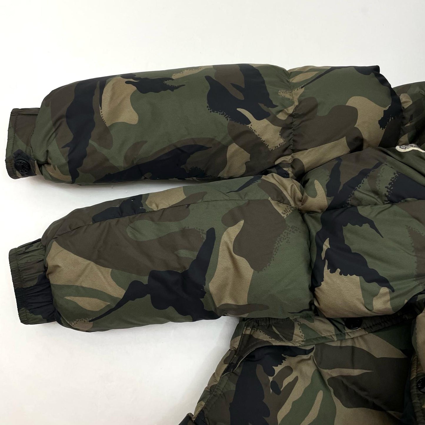 MONCLER | モンクレール NEWBYRON ダウンジャケット H29541A00085 カモ柄【尾張小牧店】