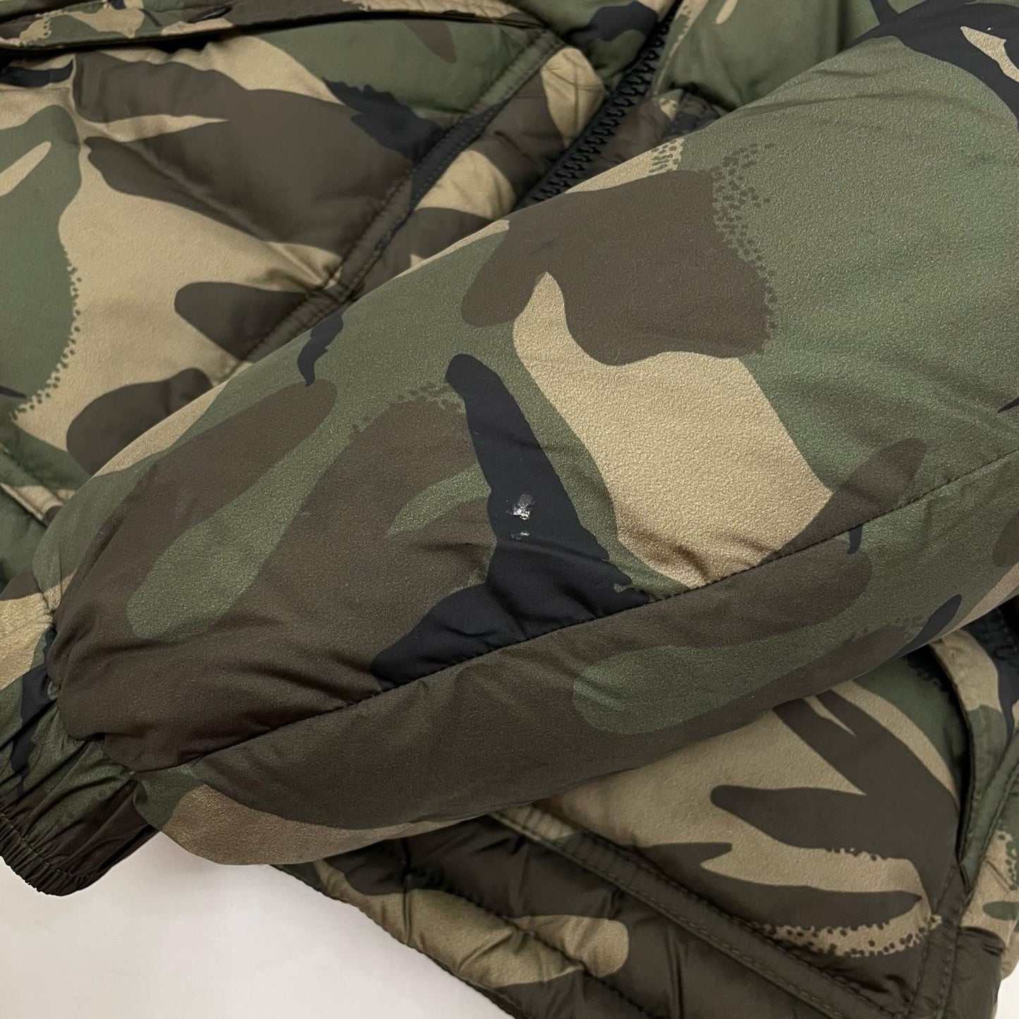 MONCLER | モンクレール NEWBYRON ダウンジャケット H29541A00085 カモ柄【尾張小牧店】