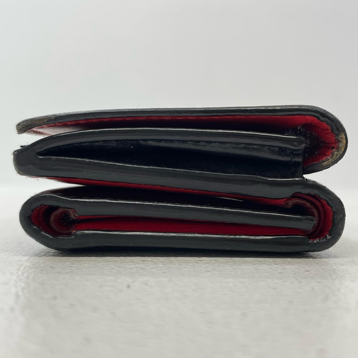 BALENCIAGA | バレンシアガ 三つ折り財布 ブラック×レッド【尾張小牧店】