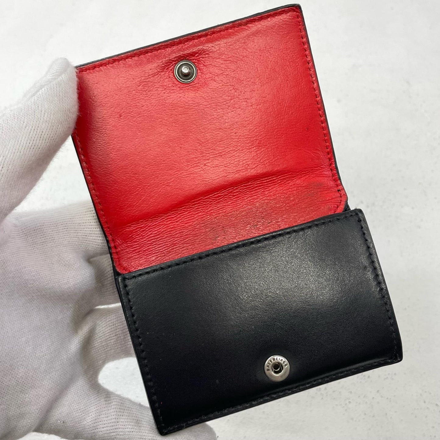 BALENCIAGA | バレンシアガ 三つ折り財布 ブラック×レッド【尾張小牧店】