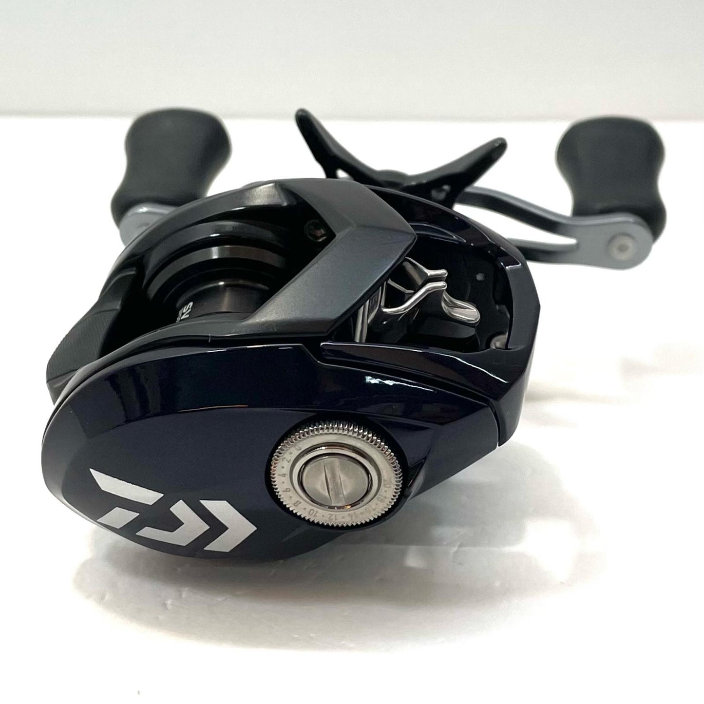 【フィッシング/釣り/釣具/リール】 【ベイトリール/左ハンドル】Daiwa | ダイワ 23ソルティストSVTW 80XHL PEスペシャル【尾張小牧店】