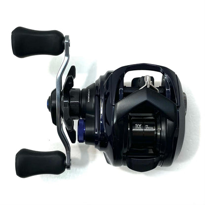 【フィッシング/釣り/釣具/リール】 【ベイトリール/左ハンドル】Daiwa | ダイワ 23ソルティストSVTW 80XHL PEスペシャル【尾張小牧店】
