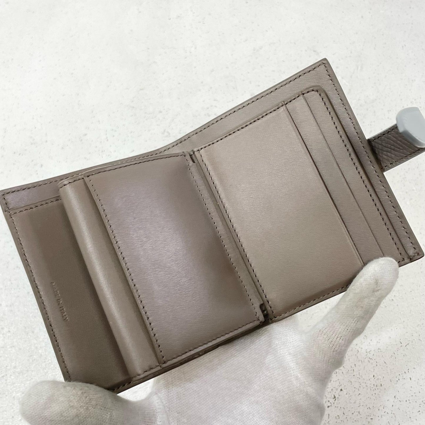 CELINE | セリーヌ 二つ折り財布 グレージュ【尾張小牧店】