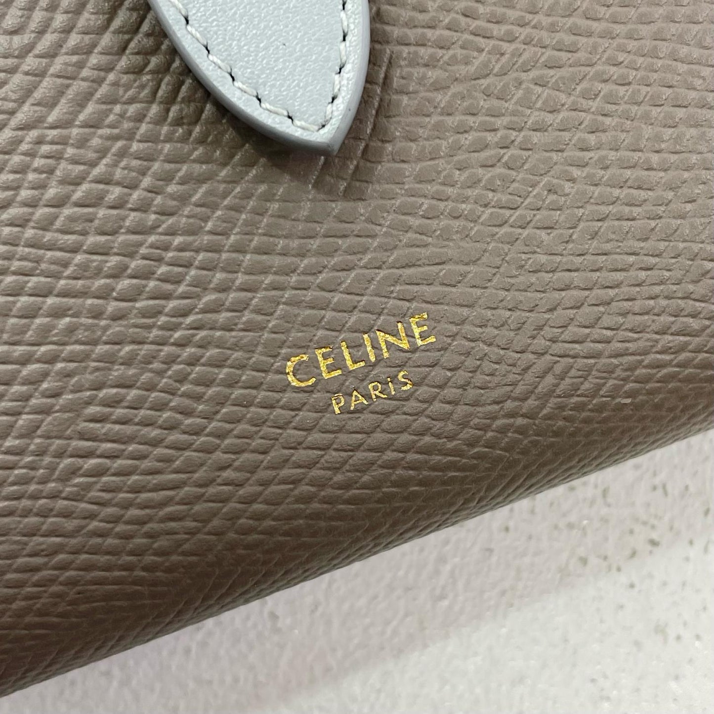 CELINE | セリーヌ 二つ折り財布 グレージュ【尾張小牧店】