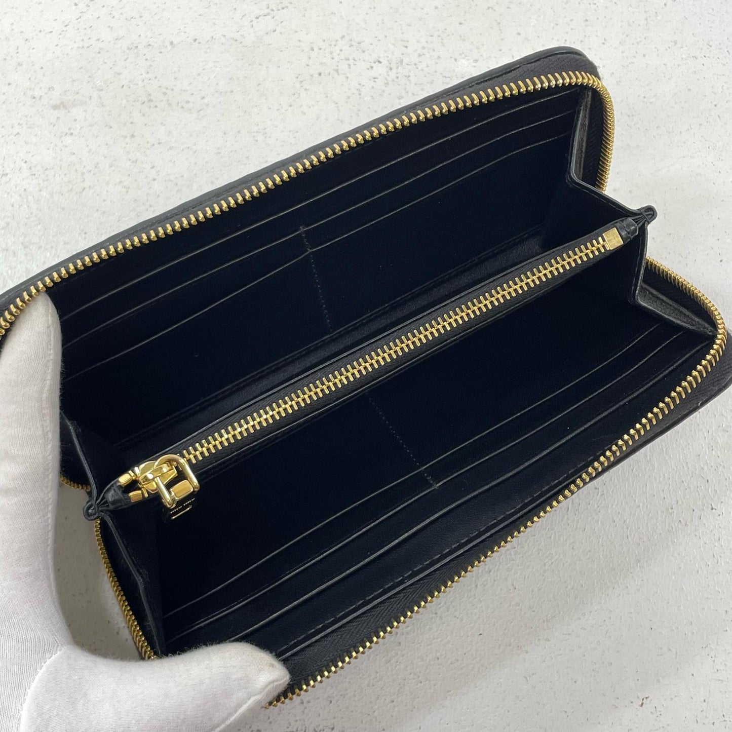 Miu Miu | ミュウ ミュウ 長財布 ブラック【尾張小牧店】