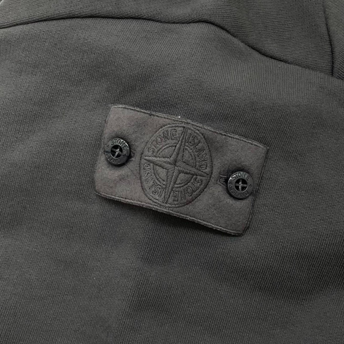 STONE ISLAND | ストーンアイランド Ghost Popover Hoody パーカー 7715625F3 グレー サイズ：S【尾張小牧店】