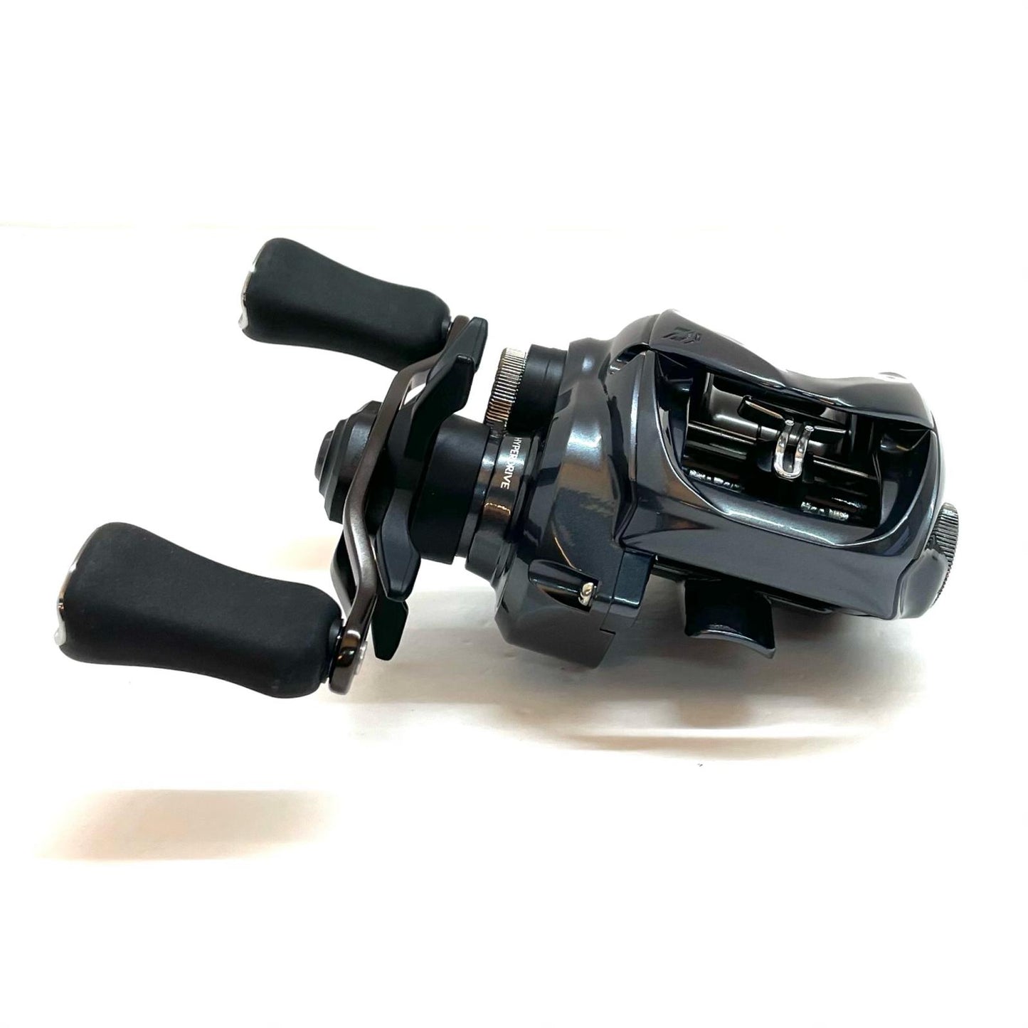 【フィッシング/釣り/釣具/リール】 【ベイトリール/右ハンドル】Daiwa | ダイワ 25タトゥーラ SV TW 100H【尾張小牧店】