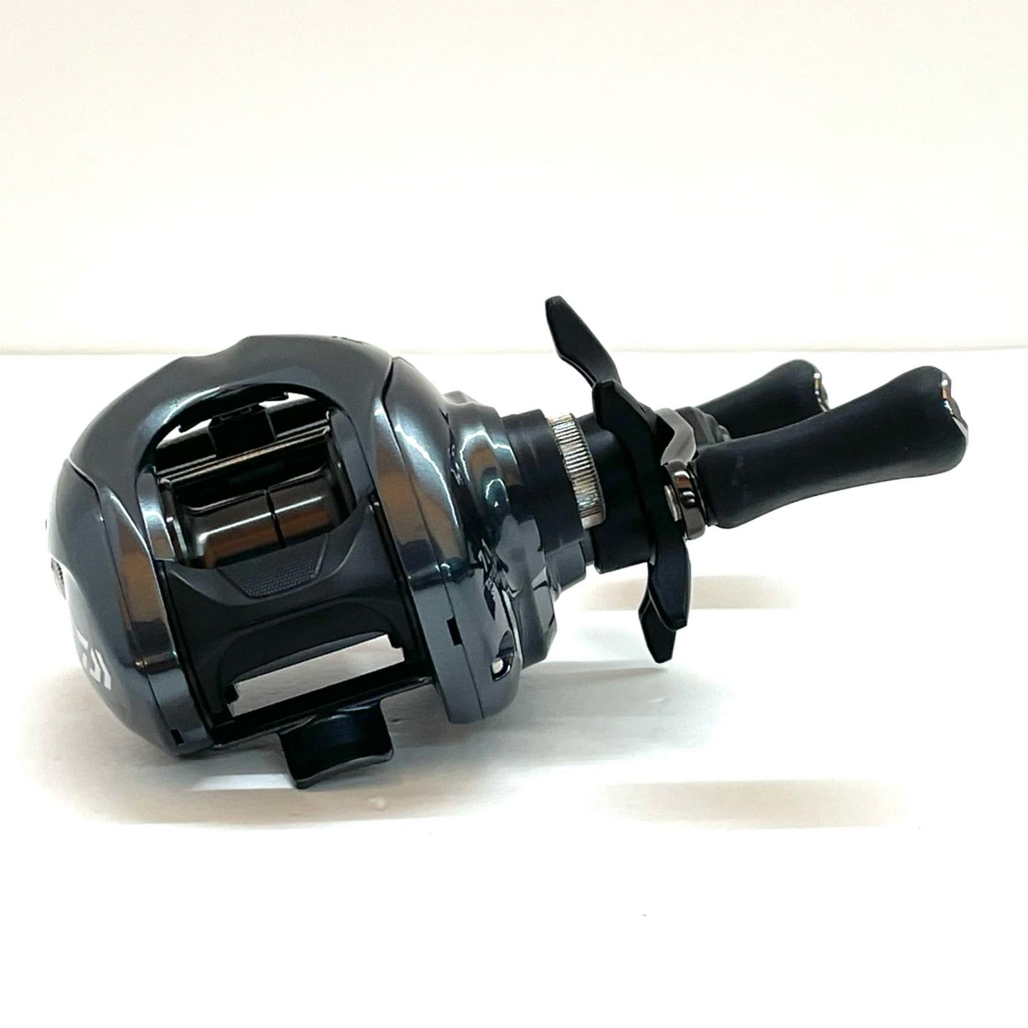 【フィッシング/釣り/釣具/リール】 【ベイトリール/右ハンドル】Daiwa | ダイワ 25タトゥーラ SV TW 100H【尾張小牧店】