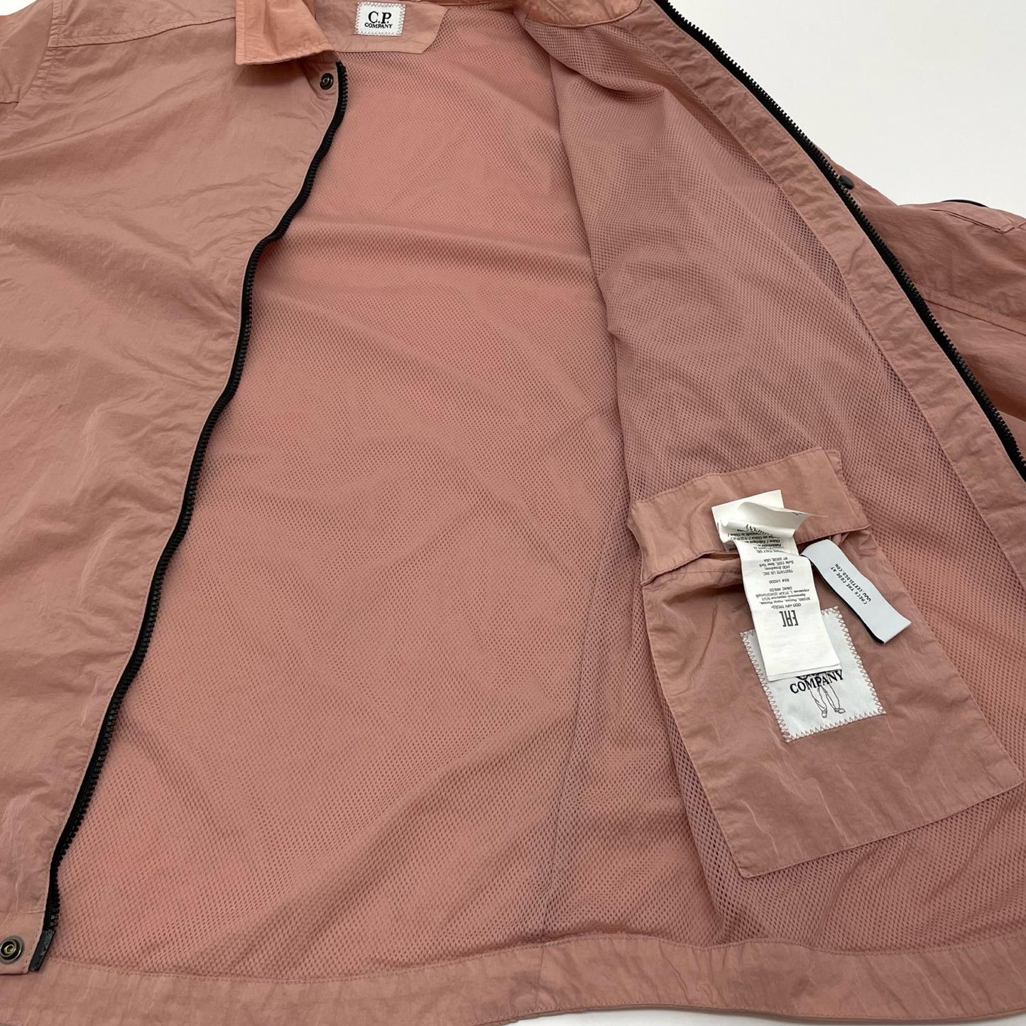 C.P.Company | シーピーカンパニー Chrome-R Full Zip Overshirt ナイロンジャケット 14CMOS041A ピンク サイズ：M【尾張小牧店】