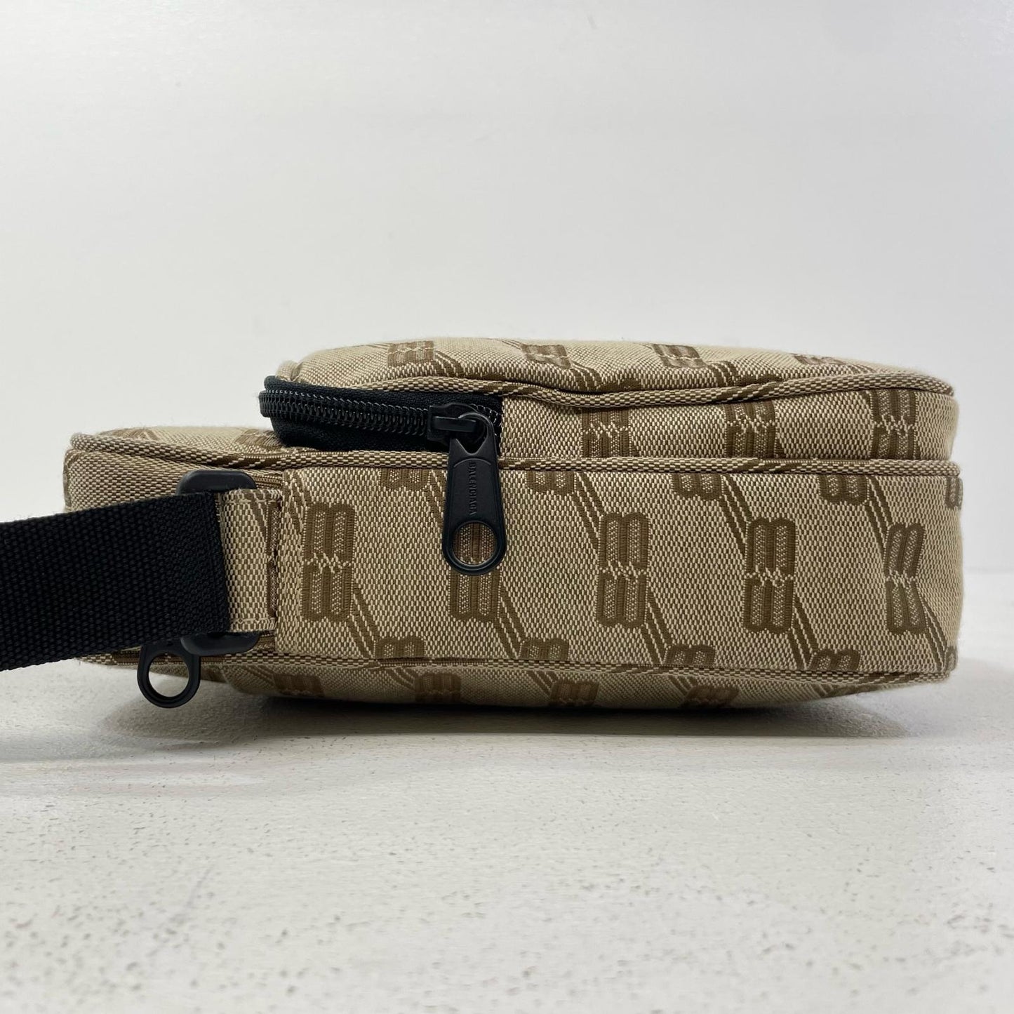 BALENCIAGA | バレンシアガ ショルダーバッグ ブラウン【尾張小牧店】