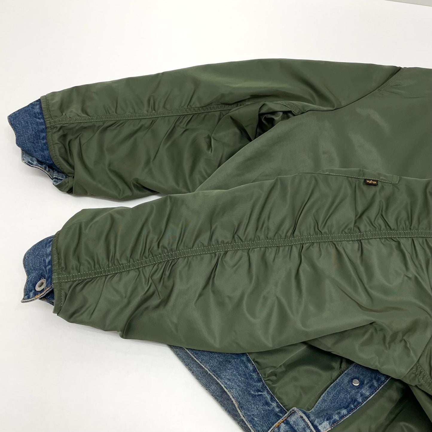 【中古】JUNYA WATANABE | ジュンヤワタナベ　26SS alpha industries / MA-1 CUSTOMIZED JACKET リバーシブルデニムジャケット　WQ-J911-100-1-4 カーキ×ブルー サイズ：L【尾張小牧店】