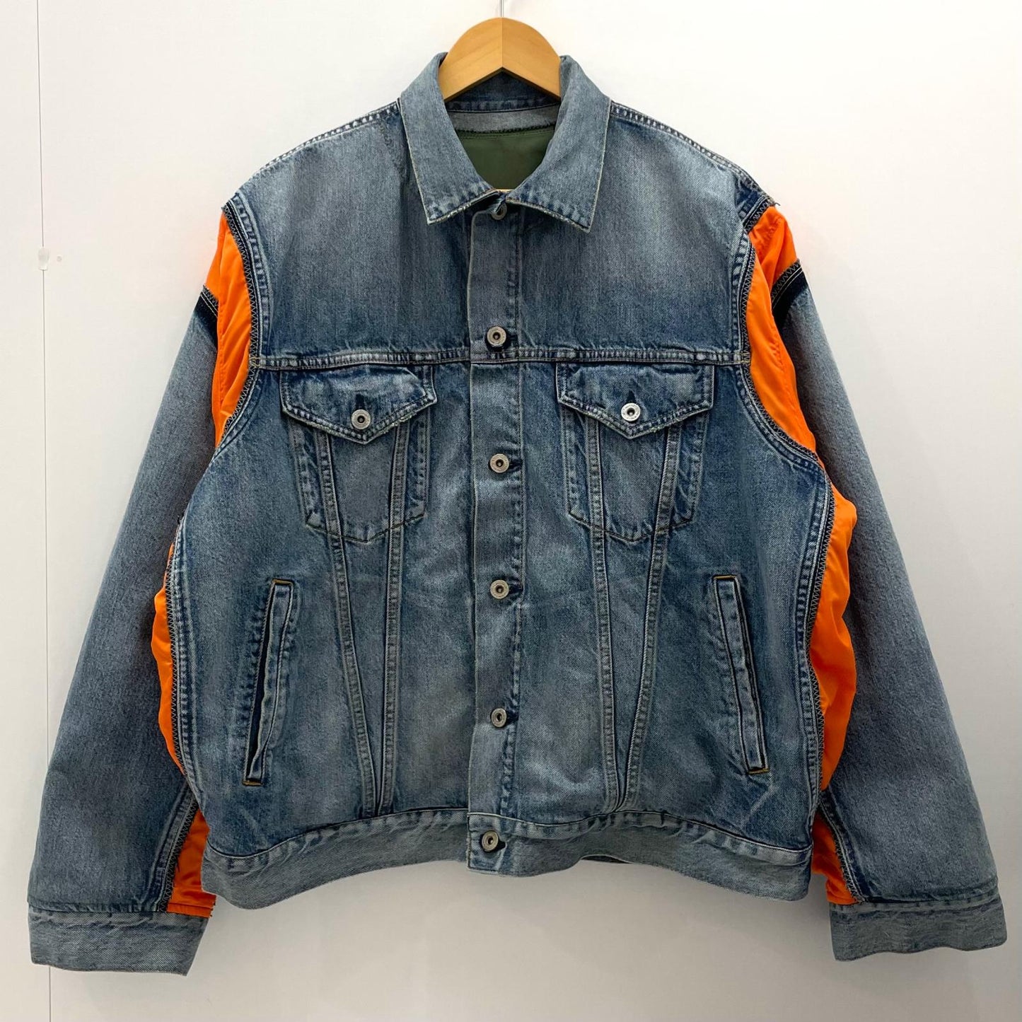 【中古】JUNYA WATANABE | ジュンヤワタナベ　26SS alpha industries / MA-1 CUSTOMIZED JACKET リバーシブルデニムジャケット　WQ-J911-100-1-4 カーキ×ブルー サイズ：L【尾張小牧店】