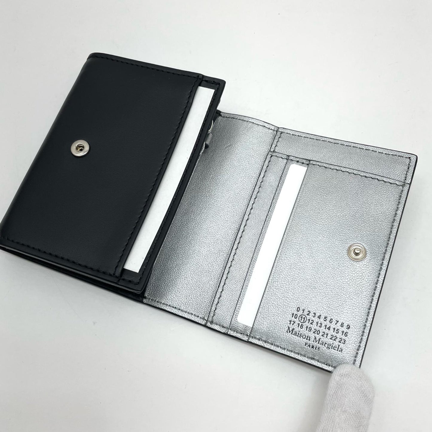 Maison Margiela | メゾンマルジェラ 二つ折り財布 SA2UI0014 P8729 ブラック【尾張小牧店】