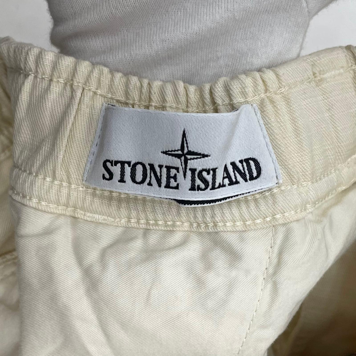 【中古】STONE ISLAND | ストーンアイランド ショートパンツ L1S15L100010 アイボリー サイズ：30【尾張小牧店】