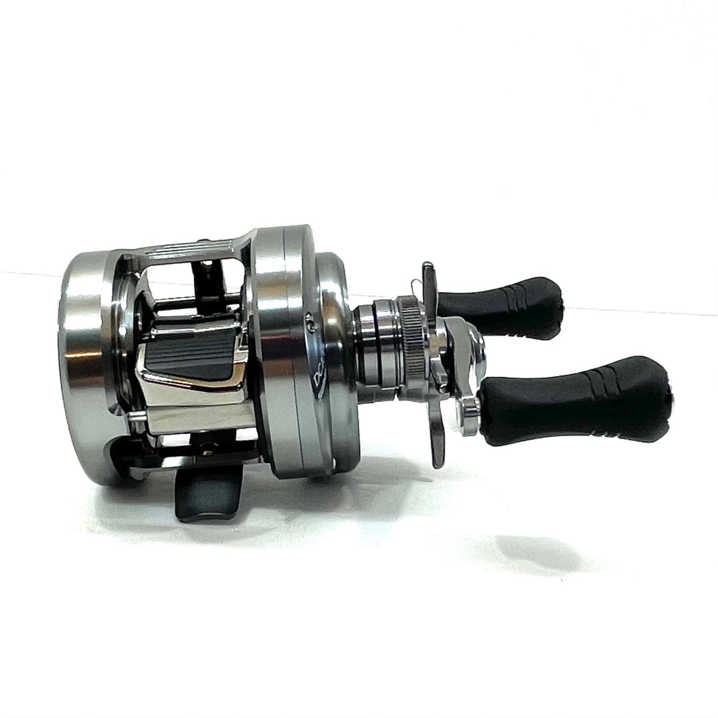 【フィッシング/釣り/釣具/リール】 【ベイトリール/右ハンドル】SHIMANO | シマノ 20カルカッタコンクエストDC 100【尾張小牧店】