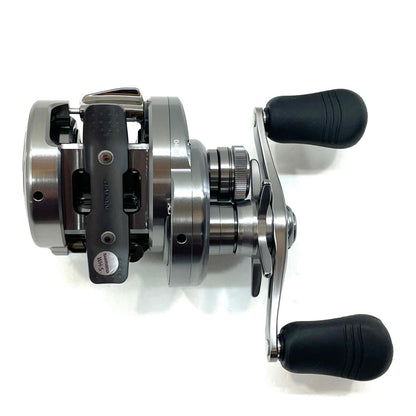 【フィッシング/釣り/釣具/リール】 【ベイトリール/右ハンドル】SHIMANO | シマノ 20カルカッタコンクエストDC 100【尾張小牧店】