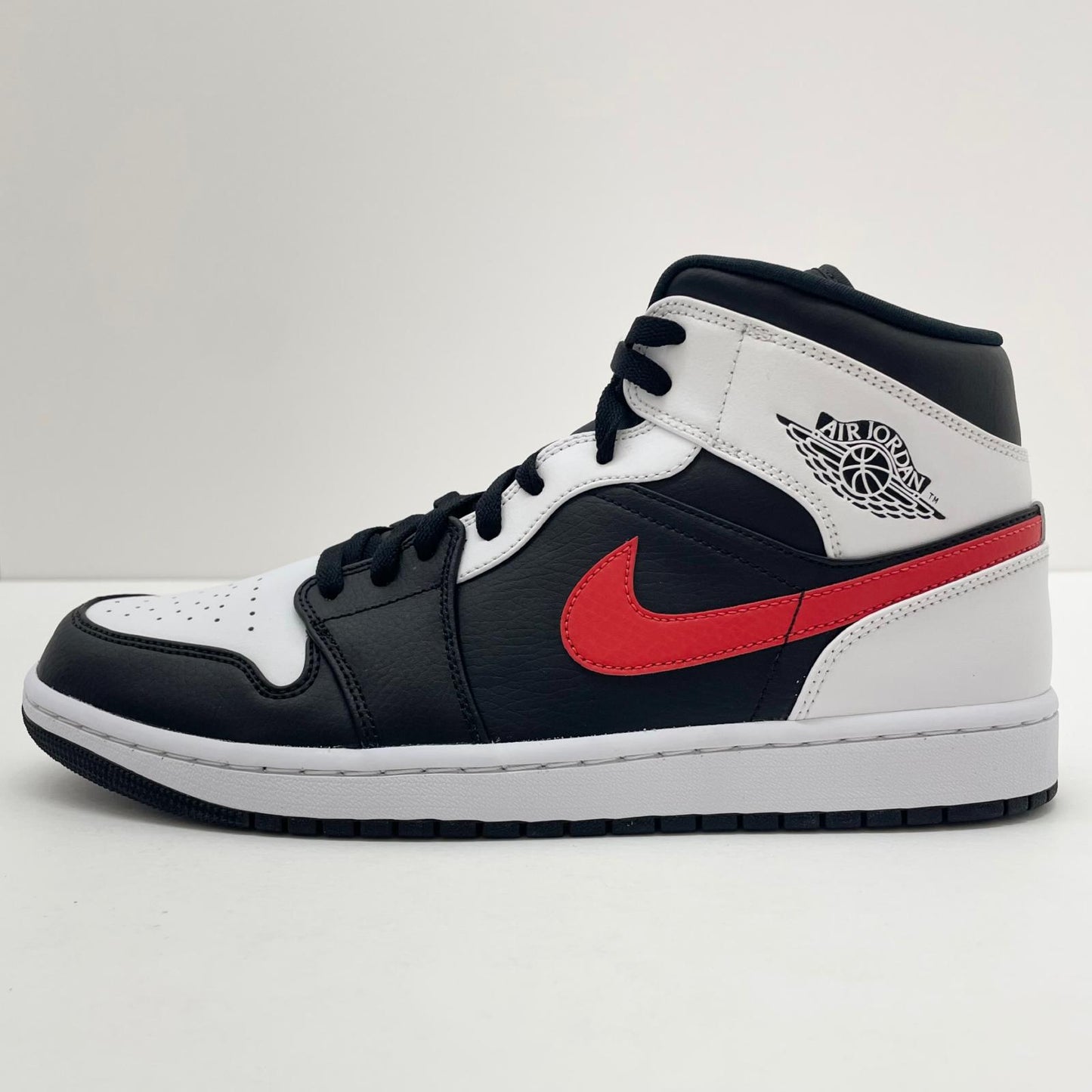 【中古】NIKE | ナイキ Air Jordan 1 Mid "Black/Chile Red/White"　エアジョーダン1 ミッド "ブラック/チリレッド/ホワイト"　スニーカー 靴　554724-075 ホワイト×ブラック×レッド 29cm【尾張小牧店】