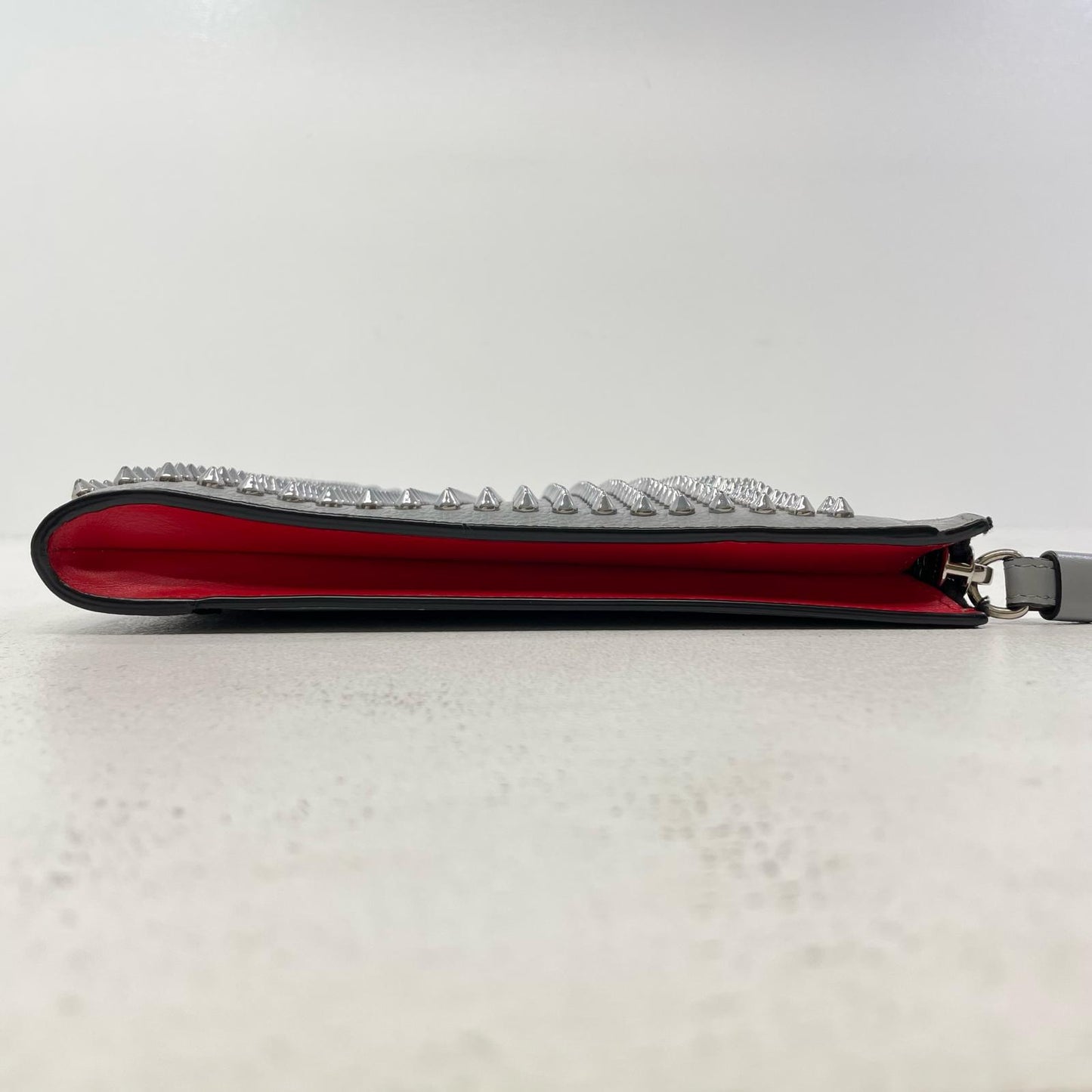 Christian Louboutin | クリスチャンルブタン クラッチバッグ グレー【尾張小牧店】