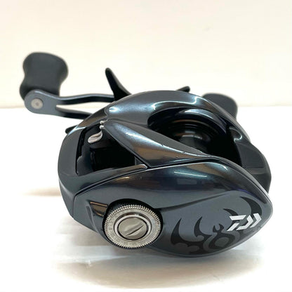 【フィッシング/釣り/釣具/リール】 【ベイトリール/右ハンドル】Daiwa | ダイワ 25タトゥーラ SV TW 100H【尾張小牧店】