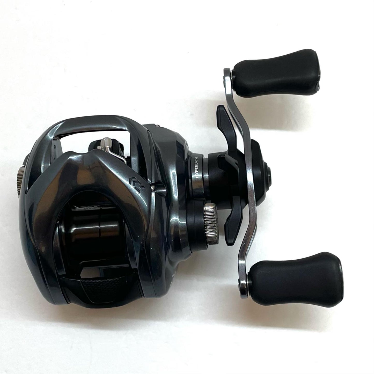 【フィッシング/釣り/釣具/リール】 【ベイトリール/右ハンドル】Daiwa | ダイワ 25タトゥーラ SV TW 100H【尾張小牧店】