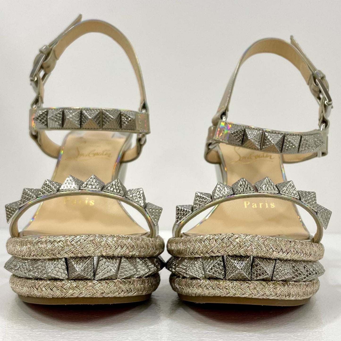 【中古】Christian Louboutin | クリスチャンルブタン ピラクルー 110 パテント サイキック ウェッジソール サンダル スタッズ シルバー サイズ：35【尾張小牧店】