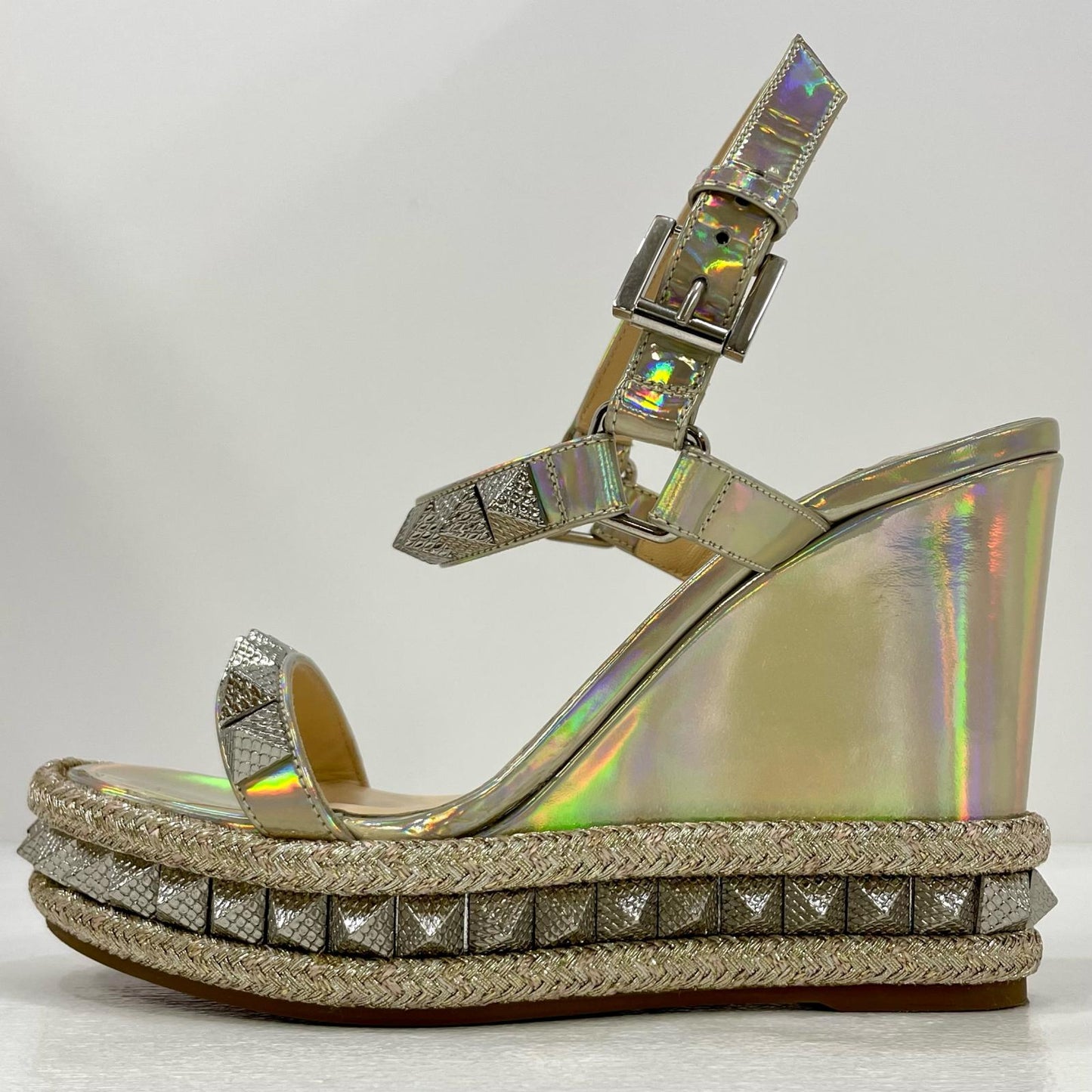 【中古】Christian Louboutin | クリスチャンルブタン ピラクルー 110 パテント サイキック ウェッジソール サンダル スタッズ シルバー サイズ：35【尾張小牧店】