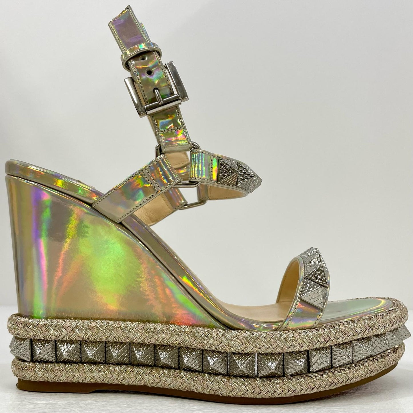 【中古】Christian Louboutin | クリスチャンルブタン ピラクルー 110 パテント サイキック ウェッジソール サンダル スタッズ シルバー サイズ：35【尾張小牧店】