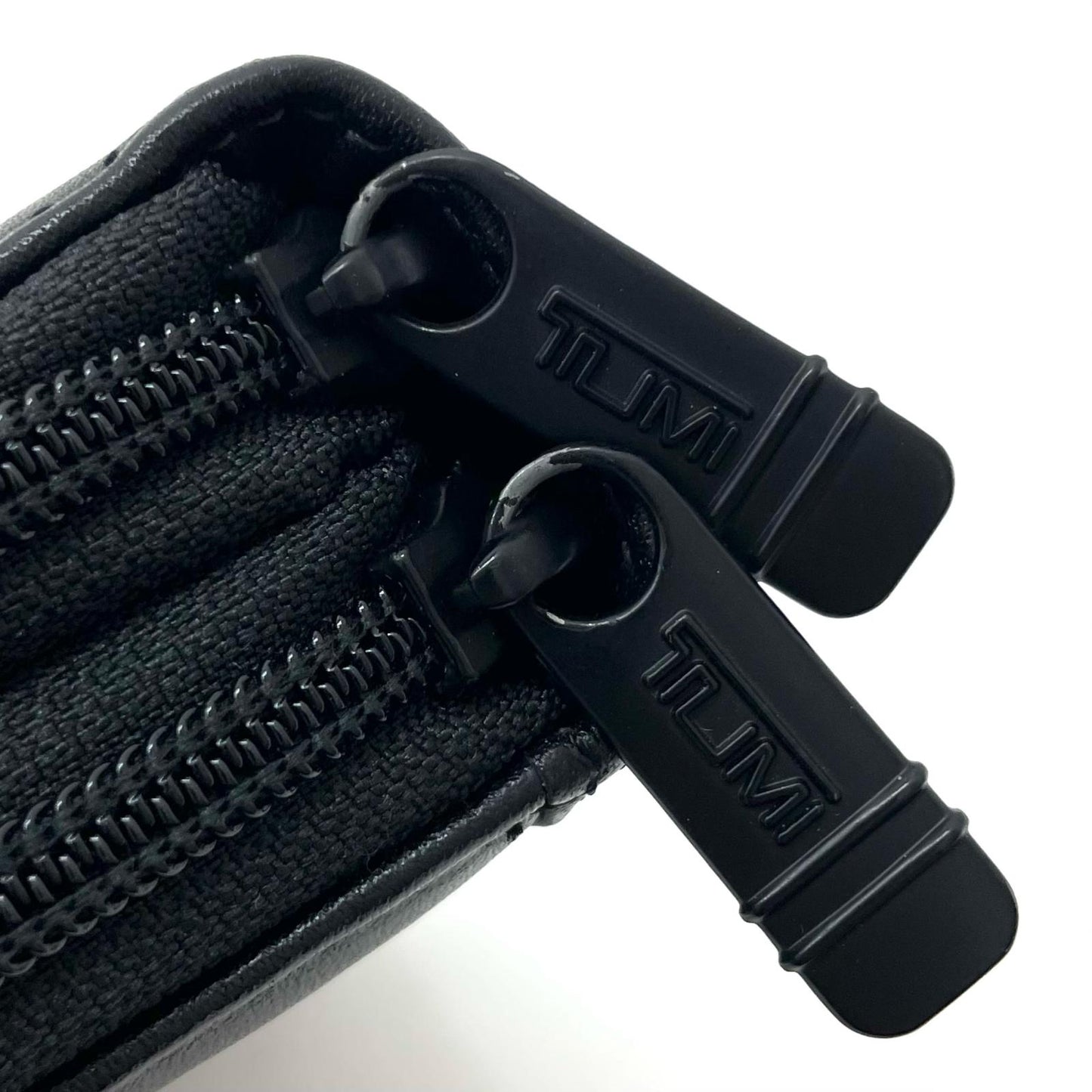 TUMI | トゥミ DOUBLE ZIP AROUND CLUTCH 長財布 ブラック【尾張小牧店】