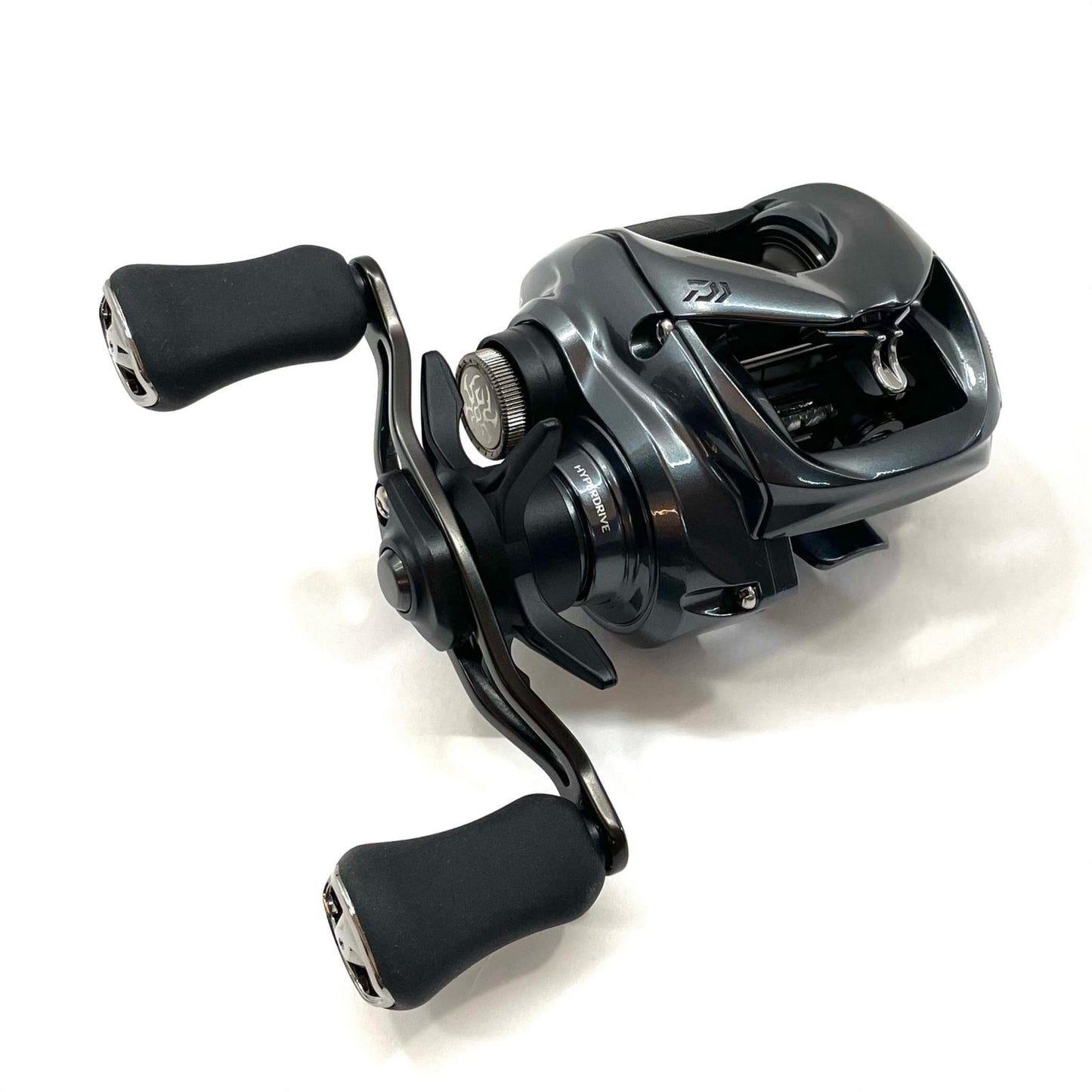 【フィッシング/釣り/釣具/リール】 【ベイトリール/右ハンドル】Daiwa | ダイワ 25タトゥーラSVTW 100H【尾張小牧店】