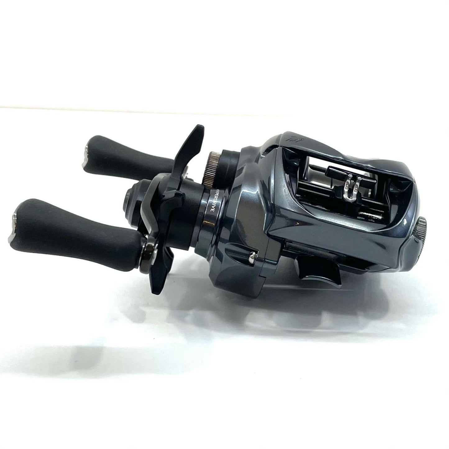 【フィッシング/釣り/釣具/リール】 【ベイトリール/右ハンドル】Daiwa | ダイワ 25タトゥーラSVTW 100H【尾張小牧店】