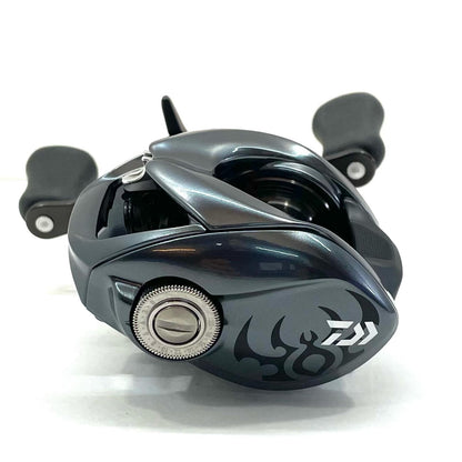 【フィッシング/釣り/釣具/リール】 【ベイトリール/右ハンドル】Daiwa | ダイワ 25タトゥーラSVTW 100H【尾張小牧店】