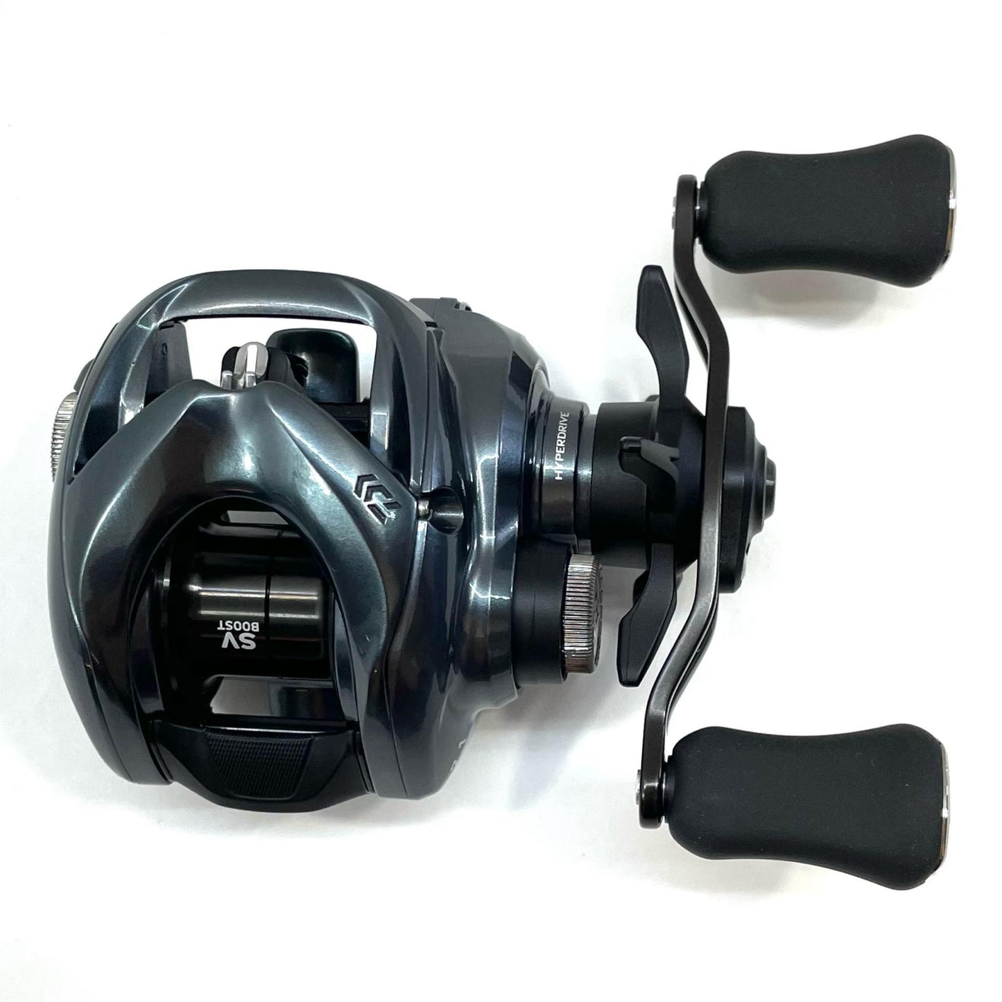 【フィッシング/釣り/釣具/リール】 【ベイトリール/右ハンドル】Daiwa | ダイワ 25タトゥーラSVTW 100H【尾張小牧店】