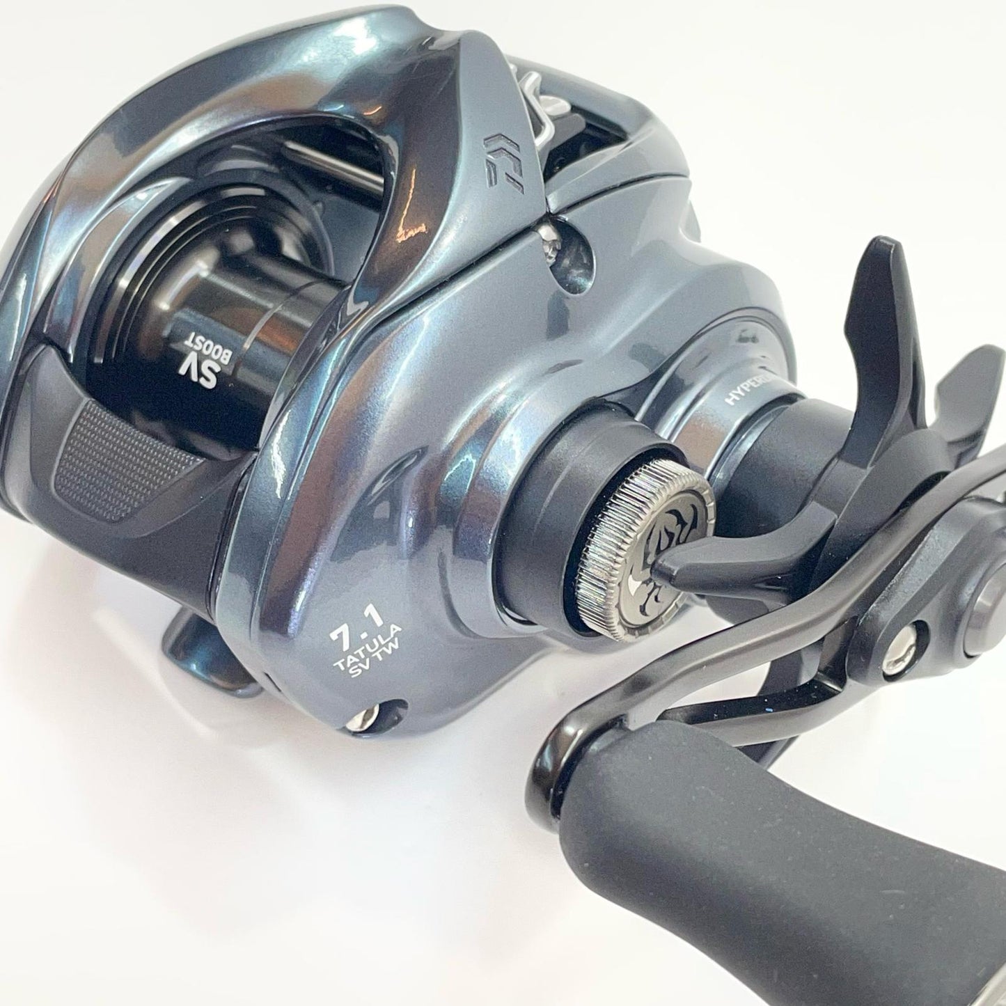 【フィッシング/釣り/釣具/リール】 【ベイトリール/右ハンドル】Daiwa | ダイワ 25タトゥーラSVTW 100H【尾張小牧店】