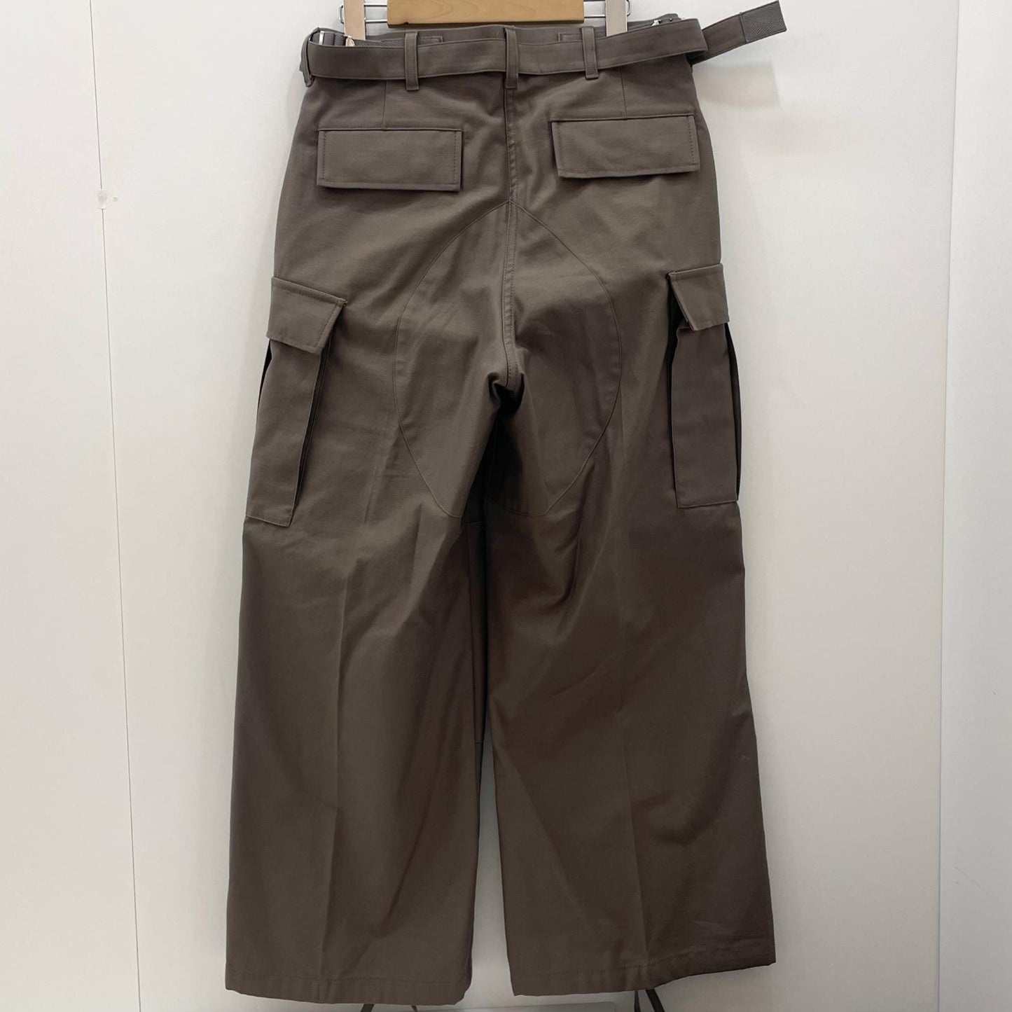 【中古】Sacai×WTAPS | サカイ×ダブルタップス　25SS Cotton Back Satin Pants 01 コットンバック サテンパンツ 25-03695M ベージュ サイズ：1【尾張小牧店】