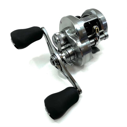 【フィッシング/釣り/釣具/リール】 【ベイトリール/右ハンドル】SHIMANO | シマノ 26カルカッタコンクエスト DC 200XG【尾張小牧店】