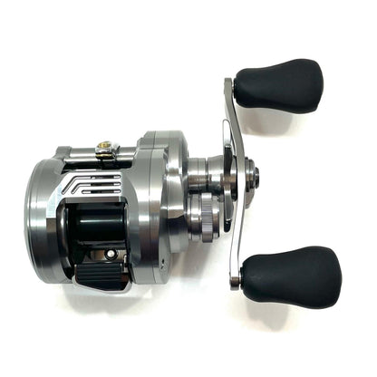 【フィッシング/釣り/釣具/リール】 【ベイトリール/右ハンドル】SHIMANO | シマノ 26カルカッタコンクエスト DC 200XG【尾張小牧店】