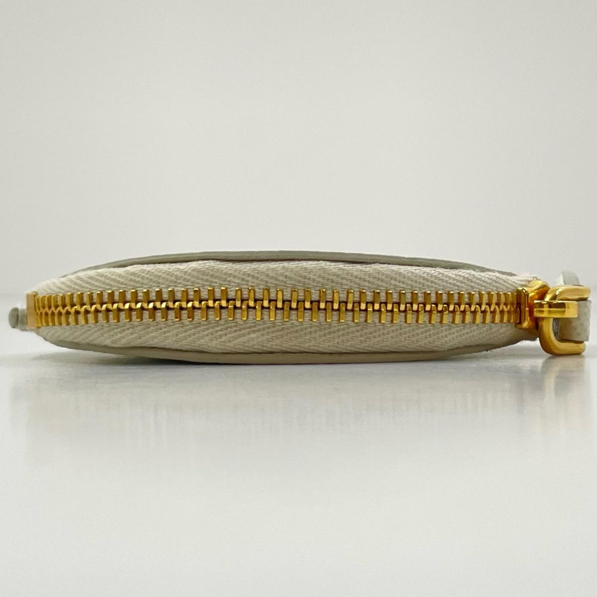 【中古】PRADA | プラダ サフィアーノ トライアングル ロゴ 丸形 コインケース 1MM006 ホワイト【尾張小牧店】