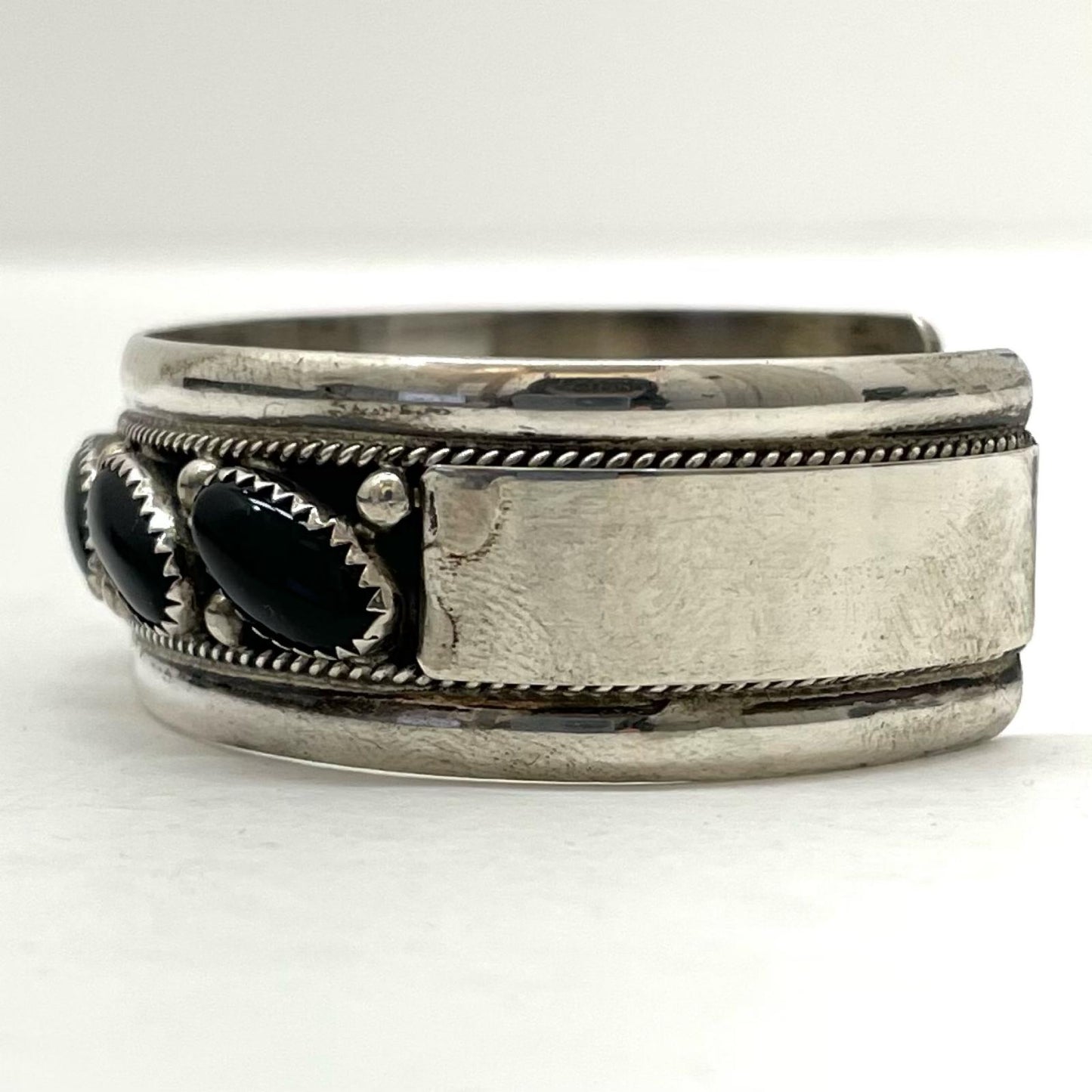 【中古】NAVAJO（ナバホ族） | ナバホゾク　James Shay バングル シルバー×ブラック【尾張小牧店】