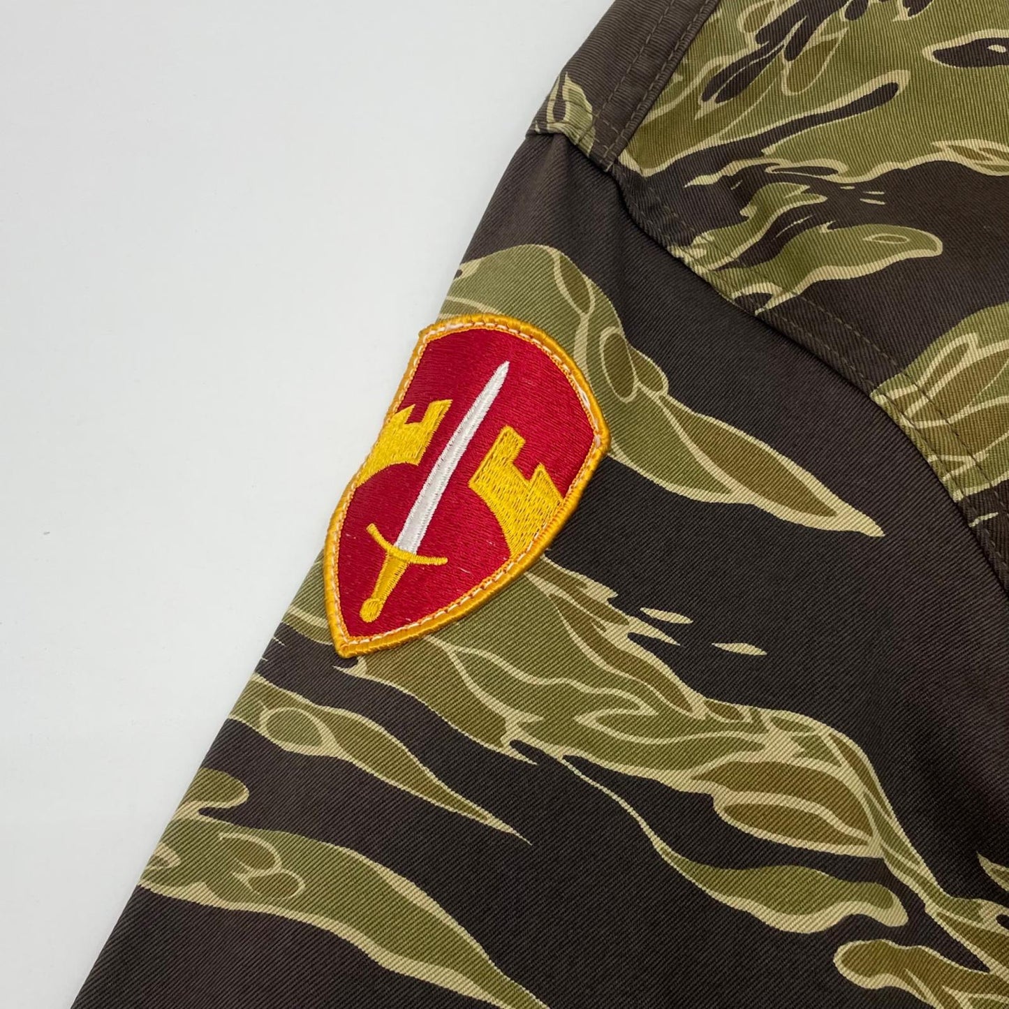 【中古】The REAL McCOY'S | ザリアルマッコイズ TIGER CAMOUFLAGE SHIRT ミリタリージャケット カモ柄 サイズ：M【尾張小牧店】