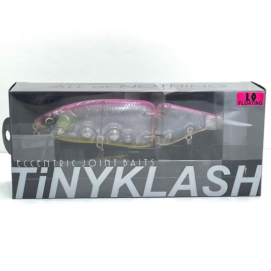 【フィッシング/釣り/釣具/ルアー】DRT | ディビジョンレーベルタックルズ TiNY KLASH Low タイニークラッシュ Low 長谷川ピンクver3【尾張小牧店】
