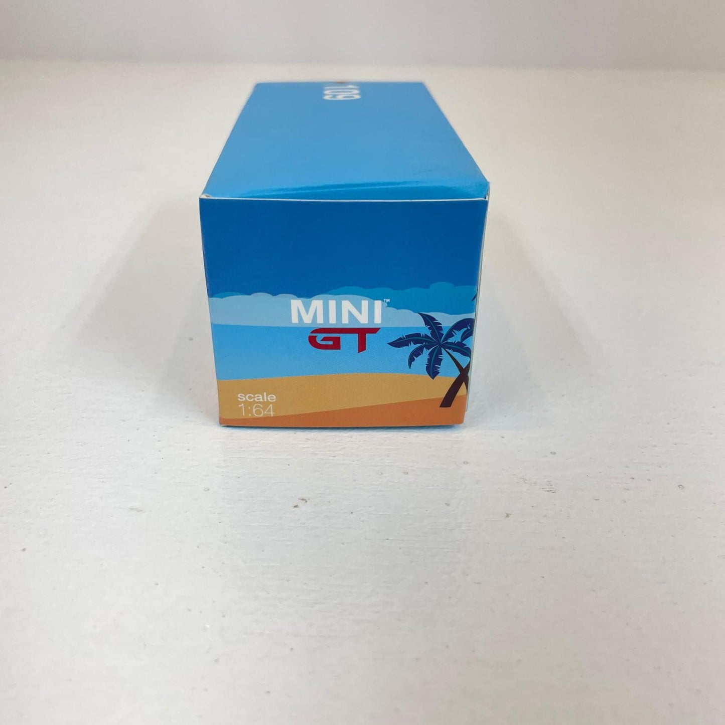 MINI GT 1/64 ランドローバー ディフェンダー 110 Light Blue w/surfboard【尾張小牧店】