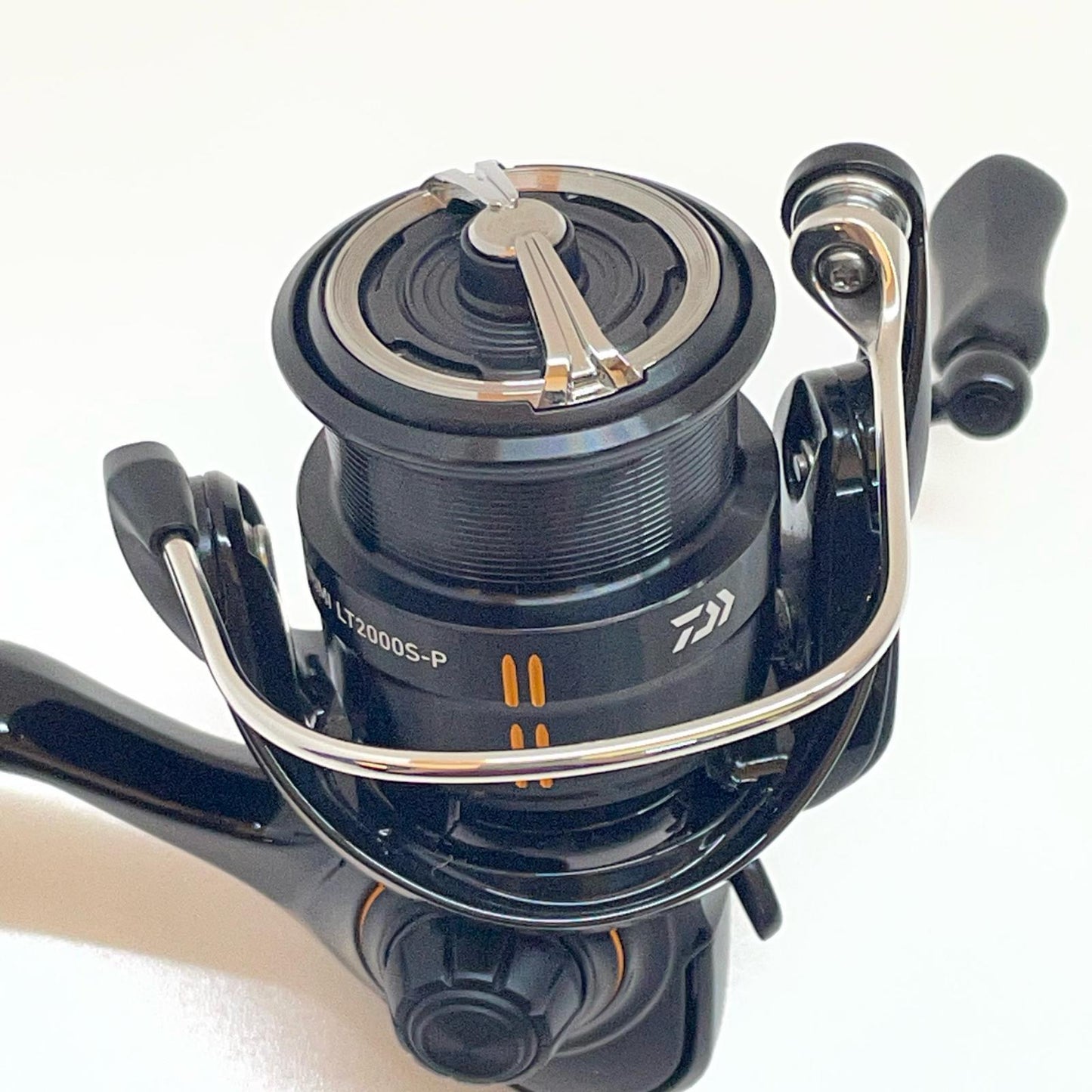 【フィッシング/釣り/釣具/リール】 【スピニングリール】Daiwa | ダイワ ※付属品なし 25イプリミ LT 2000S-P【尾張小牧店】