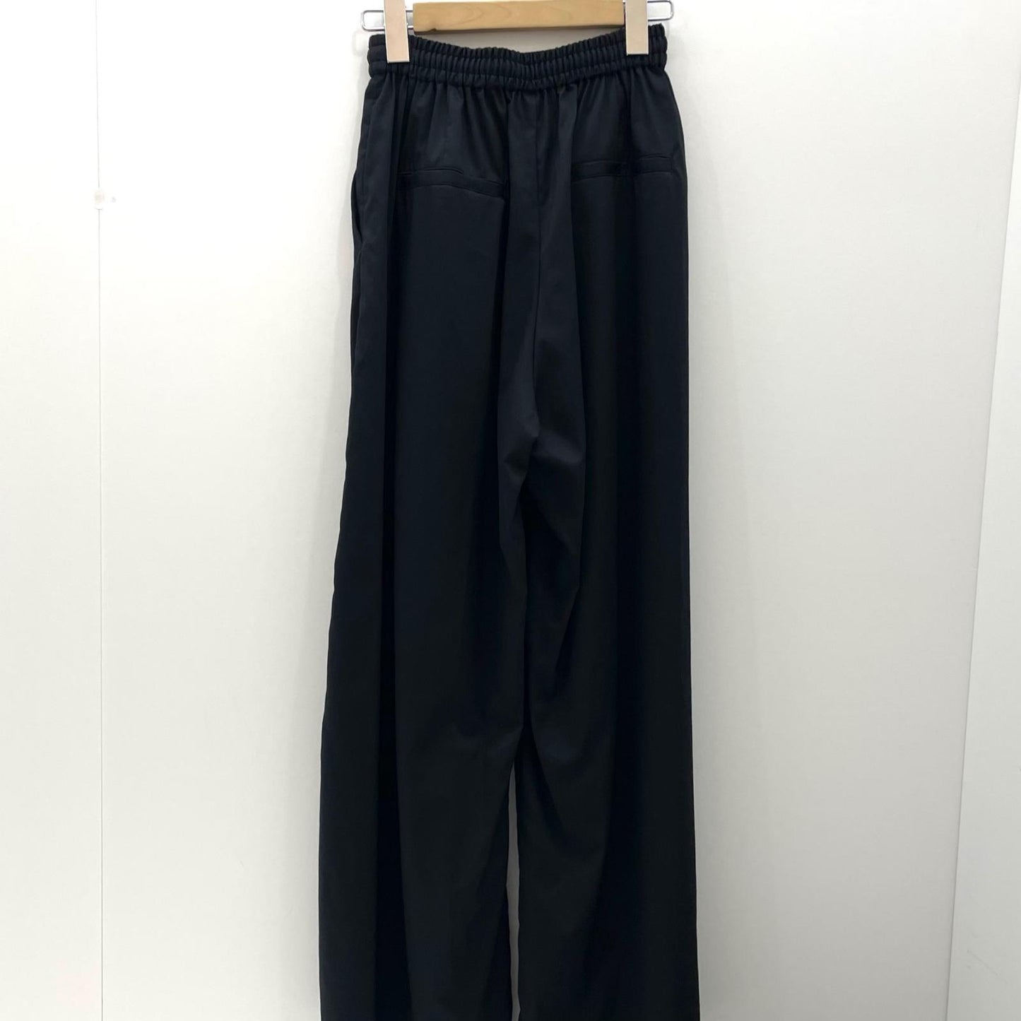 【中古】Graphpaper | グラフペーパー　26SS Silicon Poplin Two Tuck Easy Wide Pants パンツ GL261-40187 ブラック【尾張小牧店】