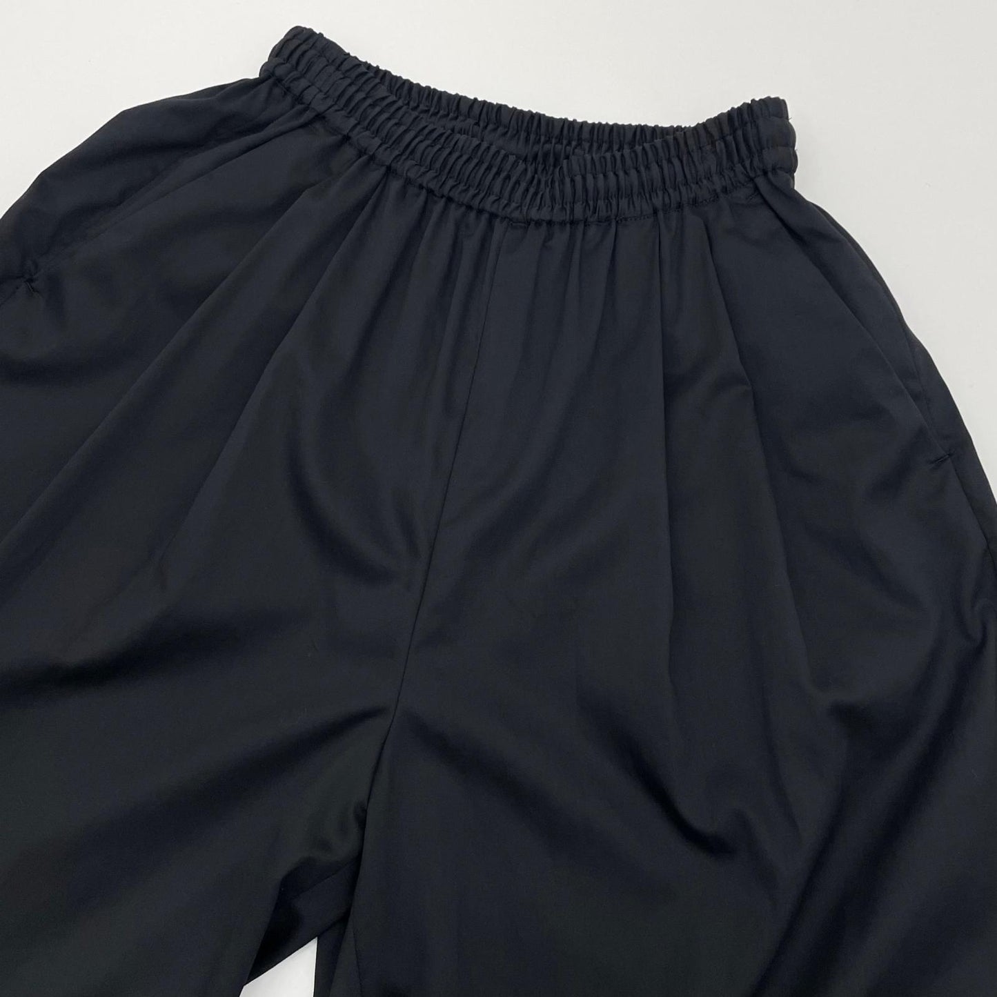 【中古】Graphpaper | グラフペーパー　26SS Silicon Poplin Two Tuck Easy Wide Pants パンツ GL261-40187 ブラック【尾張小牧店】