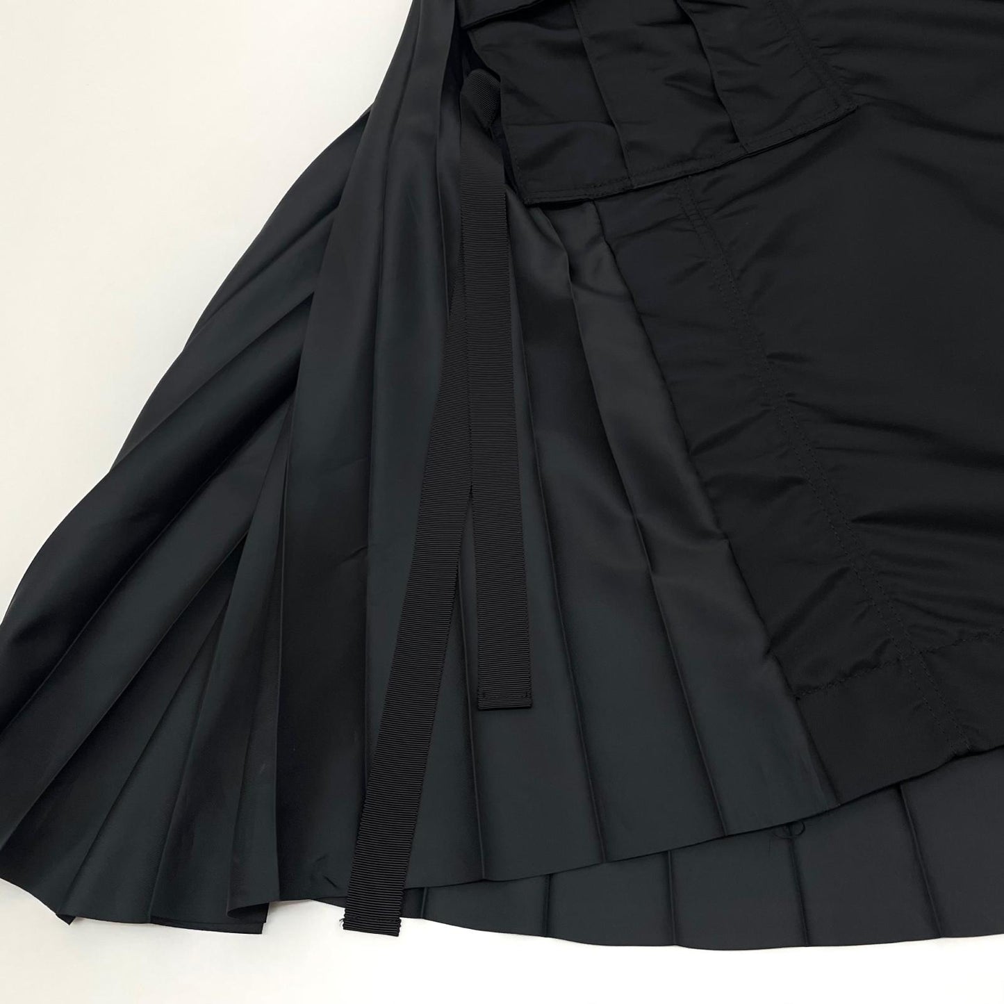 【中古】Sacai | サカイ Nylon-Twill Pleated Cargo Midi Skirt バックプリーツスカート SCW-205 ブラック サイズ：3【尾張小牧店】