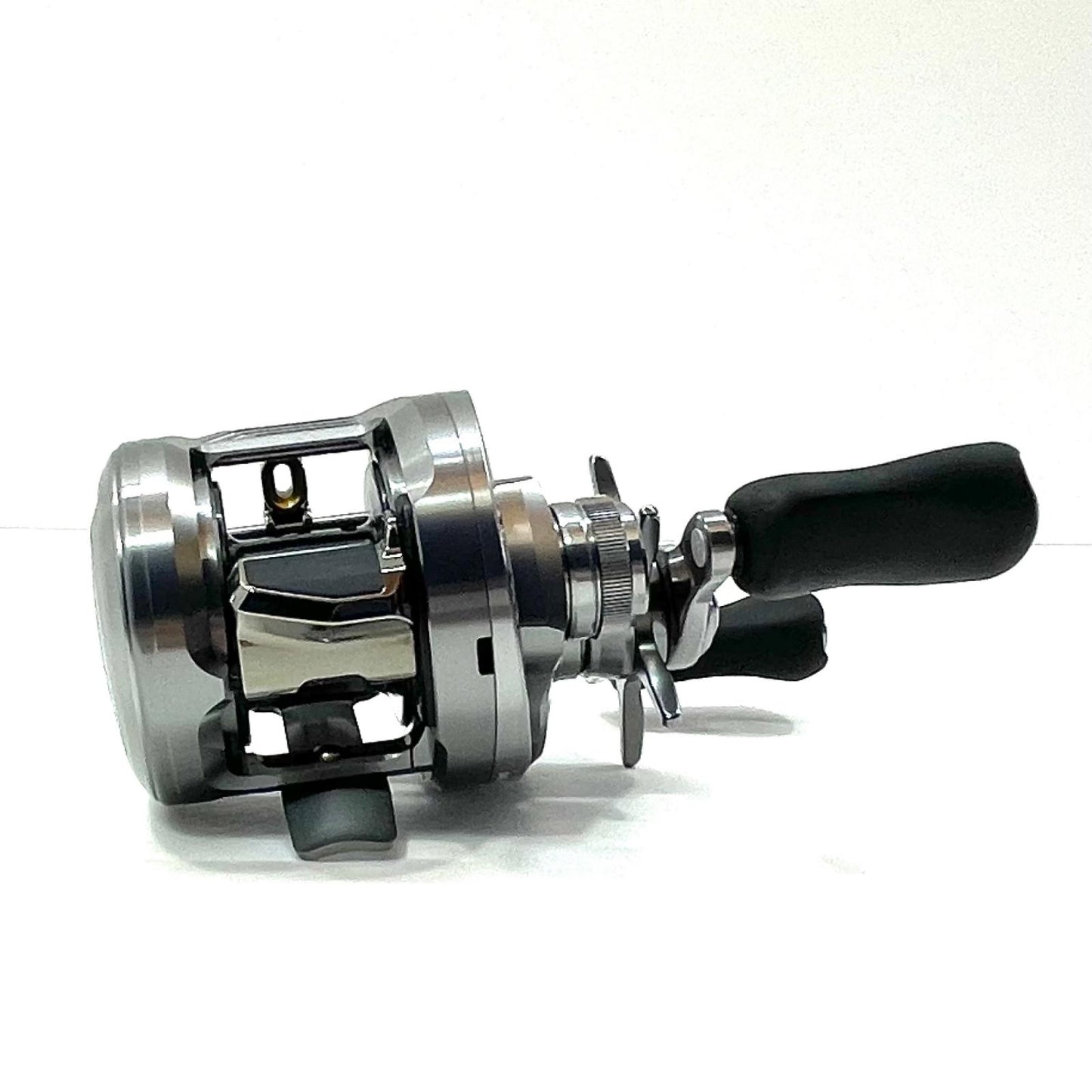 【フィッシング/釣り/釣具/リール】 【ベイトリール/右ハンドル】SHIMANO | シマノ 26カルカッタコンクエストDC 200HG【尾張小牧店】